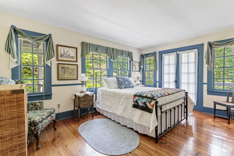 Guest bedroom